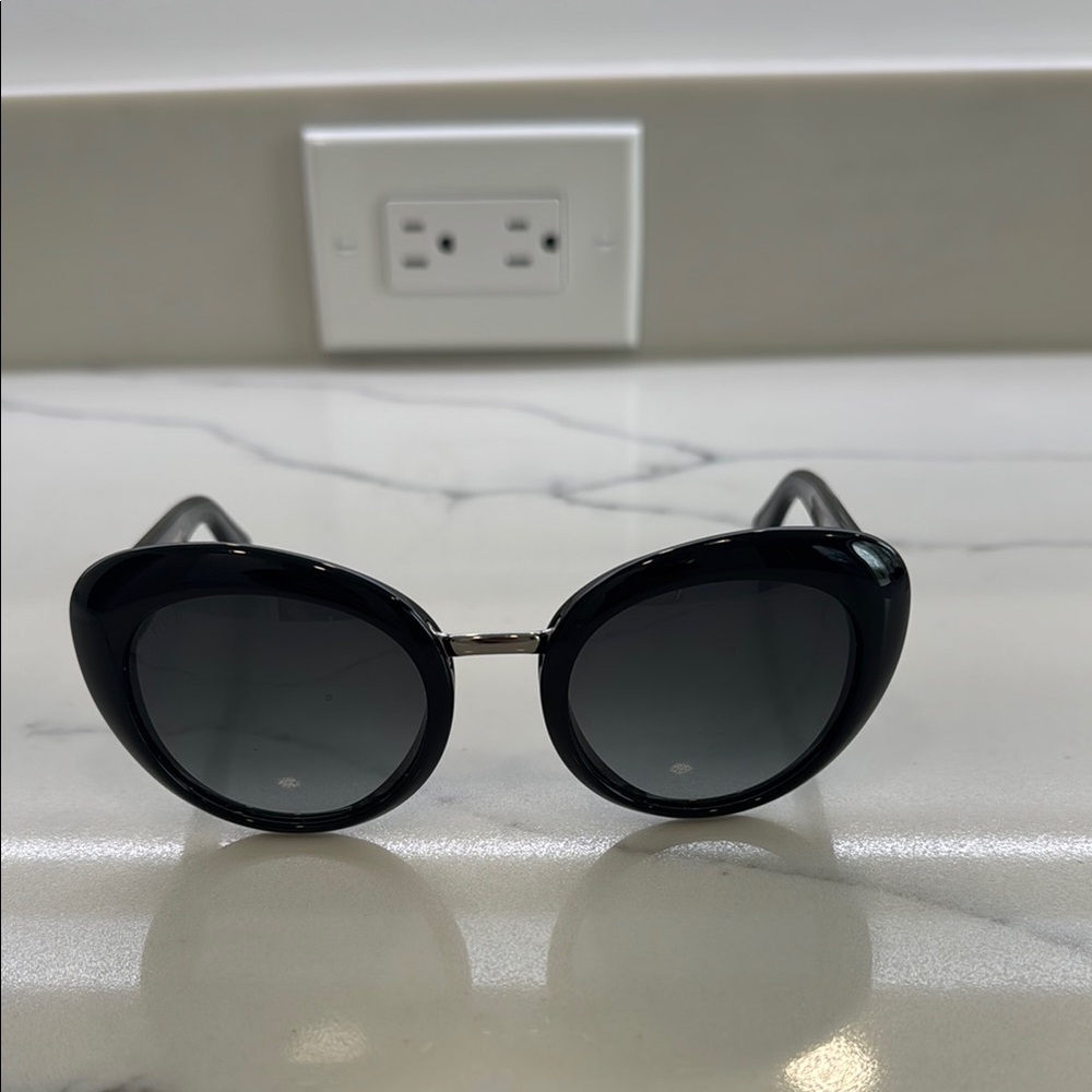 Elegant Black Sunglasses